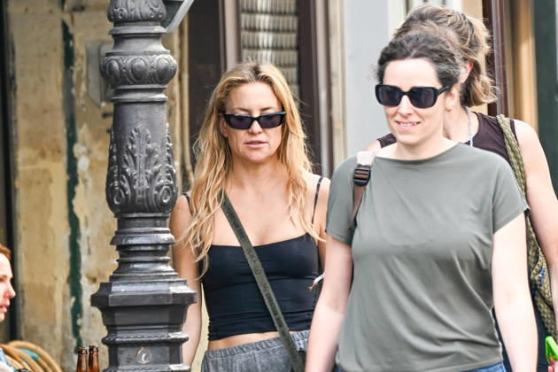 Exclusive Kate Hudson strolls around Paris, France, in a casual outfit with friends on April 28, 2026 Bestimage Exclusive Kate Hudson strolls around Paris, France, in a casual outfit with friends on April 28, 2026 Paris France  Copyright: xAgencex xBestimagexAgencex xBestimagex