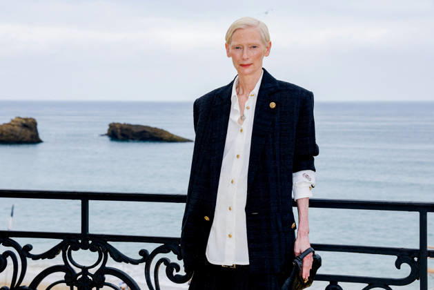 Tilda Swinton at the second photocall for the Chanel Cruise Collection 2026 2027 fashion show on the terrace of the Biarritz Municipal Casino, on April 28, 2026 Biarritz France Olivier Borde Bestimage Photocall for the Chanel Cruise Collection 2026 2027 fashion show on the terrace of the Biarritz Municipal Casino, on April 28, 2026 Biarritz France  Copyright: xOLIVIERxBORDEx xBESTIMAGExOLIVIERxBORDEx xBESTIMAGEx