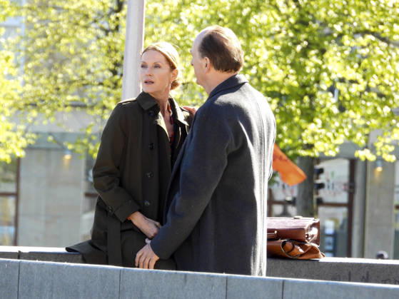 CNTV KANZLEI- Esther Schweins und Herbert Knaup die Schauspieler am Set beim Dreh zu neuen folgen der ARD TV Serie Die Kanzlei Drehort am Flaggenplatz auf dem Hamburger Jungfernstieg am 28.04.2026 in Hamburg Hamburg Deutschland