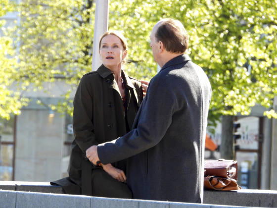 CNTV KANZLEI- Esther Schweins und Herbert Knaup die Schauspieler am Set beim Dreh zu neuen folgen der ARD TV Serie Die Kanzlei Drehort am Flaggenplatz auf dem Hamburger Jungfernstieg am 28.04.2026 in Hamburg Hamburg Deutschland