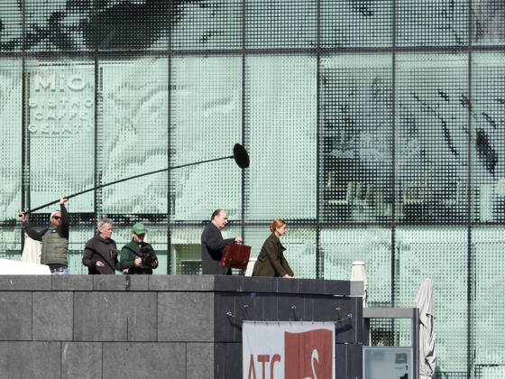 CNTV KANZLEI- Esther Schweins und Herbert Knaup die Schauspieler am Set beim Dreh zu neuen folgen der ARD TV Serie Die Kanzlei Drehort am Flaggenplatz auf dem Hamburger Jungfernstieg am 28.04.2026 in Hamburg Hamburg Deutschland