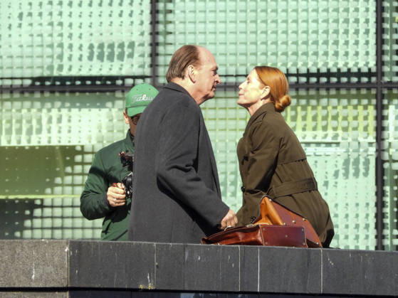 CNTV KANZLEI- Esther Schweins und Herbert Knaup die Schauspieler am Set beim Dreh zu neuen folgen der ARD TV Serie Die Kanzlei Drehort am Flaggenplatz auf dem Hamburger Jungfernstieg am 28.04.2026 in Hamburg Hamburg Deutschland