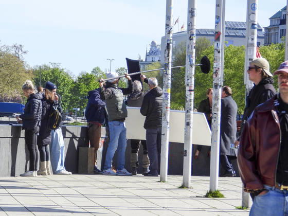 CNTV KANZLEI- Esther Schweins und Herbert Knaup die Schauspieler am Set beim Dreh zu neuen folgen der ARD TV Serie Die Kanzlei Drehort am Flaggenplatz auf dem Hamburger Jungfernstieg am 28.04.2026 in Hamburg Hamburg Deutschland