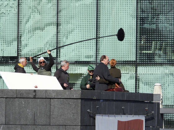 CNTV KANZLEI- Esther Schweins und Herbert Knaup die Schauspieler am Set beim Dreh zu neuen folgen der ARD TV Serie Die Kanzlei Drehort am Flaggenplatz auf dem Hamburger Jungfernstieg am 28.04.2026 in Hamburg Hamburg Deutschland