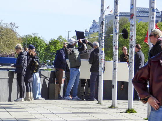 CNTV KANZLEI- Esther Schweins und Herbert Knaup die Schauspieler am Set beim Dreh zu neuen folgen der ARD TV Serie Die Kanzlei Drehort am Flaggenplatz auf dem Hamburger Jungfernstieg am 28.04.2026 in Hamburg Hamburg Deutschland
