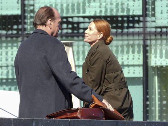 CNTV KANZLEI- Esther Schweins und Herbert Knaup die Schauspieler am Set beim Dreh zu neuen folgen der ARD TV Serie Die Kanzlei Drehort am Flaggenplatz auf dem Hamburger Jungfernstieg am 28.04.2026 in Hamburg Hamburg Deutschland