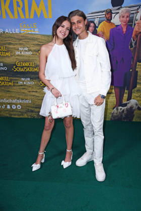Leni Summer mit Freund Tyler von Jascheroff bei Premiere von GLENNKILL: EIN SCHAFSKRIMI im Kino in der Kulturbrauerei in Berlin am 28.04.2026