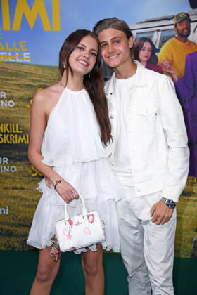 Leni Summer mit Freund Tyler von Jascheroff bei Premiere von GLENNKILL: EIN SCHAFSKRIMI im Kino in der Kulturbrauerei in Berlin am 28.04.2026