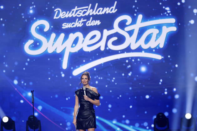 Fernsehmoderatorin Laura Wontorra bei der ersten von drei Live-Shows der 22. Staffel der deutschen Gesangs-Castingshow Deutschland sucht den Superstar (DSDS) in den MMC-Studios. Köln, 28.04.2026 NRW Deutschland Copyright: xChristophxHardtx
