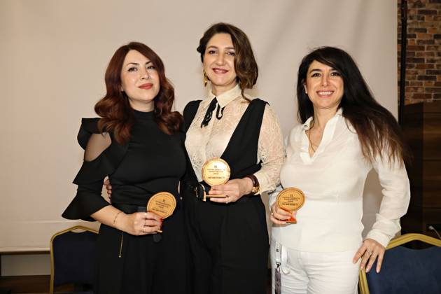 Kurdish actress Ruges Kirici at the Amed International Theater Festival in Diyarbakir, Turkey - 28 Apr 2026 Kurdish actress Ruges Kirici (C), actress Keval Sitqi (L) and director and actress Berfin Zenderlioglu (R) are seen during the event. Renowned Kurdish actress and TV host Ruges (Ruge?) Kirici attended the 11th Amed International Festival, organized by the Diyarbakir Metropolitan Municipality and the Amed City Theater in the city of Diyarbakir, Turkey. Renowned Kurdish actress and TV host Ruges (Ruge?) Kirici attended the 11th Amed International Festival, organized by the Diyarbakir Metropolitan Municipality and the Amed City Theater in the city of Diyarbakir, Turkey. Diyarbakir Turkey Copyright: xMehmetxMasumxSuerx xSOPAxImagesx Ruges15_MMSuer