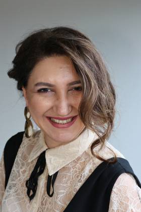 Kurdish actress Ruges Kirici at the Amed International Theater Festival in Diyarbakir, Turkey - 28 Apr 2026 Kurdish actress Ruges Kirici is seen during the event. Renowned Kurdish actress and TV host Ruges (Ruge?) Kirici attended the 11th Amed International Festival, organized by the Diyarbakir Metropolitan Municipality and the Amed City Theater in the city of Diyarbakir, Turkey. Renowned Kurdish actress and TV host Ruges (Ruge?) Kirici attended the 11th Amed International Festival, organized by the Diyarbakir Metropolitan Municipality and the Amed City Theater in the city of Diyarbakir, Turkey. Diyarbakir Turkey Copyright: xMehmetxMasumxSuerx xSOPAxImagesx Ruges11_MMSuer
