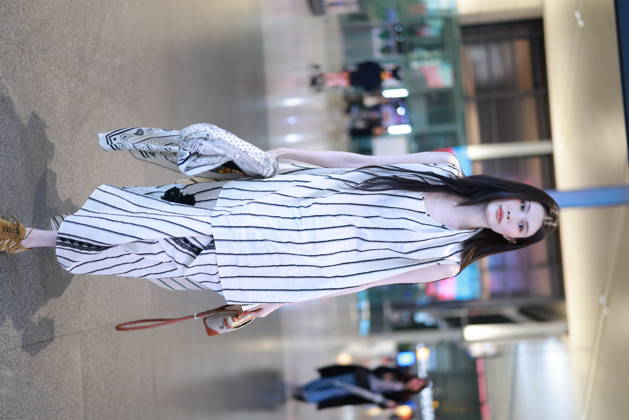 SHANGHAI, CHINA - APRIL 28: Model Sui He is seen at an airport on April 28, 2026 in Shanghai, China.  Copyright: xVCGx 111637911136