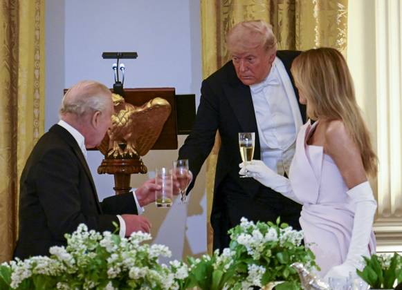 President Donald Trump and First Lady Melania Trump toast King Charles at the state dinner for King Charles at the White House on Tuesday, April 28, 2026 in Washington, DC. Charles spoke to a joint session of Congress earlier in the day, and attended several events with U.S. President Donald Trump.  WAX20260428207 CraigxHudson