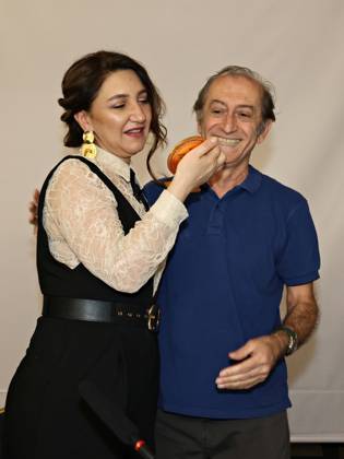 April 28, 2026, Diyarbakir, Turkey: Kurdish actress Ruges Kirici (L) is seen receiving her festival participation award from theatre actor Kemal Ulusoy (R). Renowned Kurdish actress and TV host Ruges Kirici attended the 11th Amed International Festival, organized by the Diyarbakir Metropolitan Municipality and the Amed City Theater in the city of Diyarbakir, Turkey..Renowned Kurdish actress and TV host Ruges (Ruge?) Kirici attended the 11th Amed International Festival, organized by the Diyarbakir Metropolitan Municipality and the Amed City Theater in the city of Diyarbakir, Turkey. Diyarbakir Turkey - ZUMAs197 20260428_aaa_s197_128 Copyright: xMehmetxMasumxSuerx