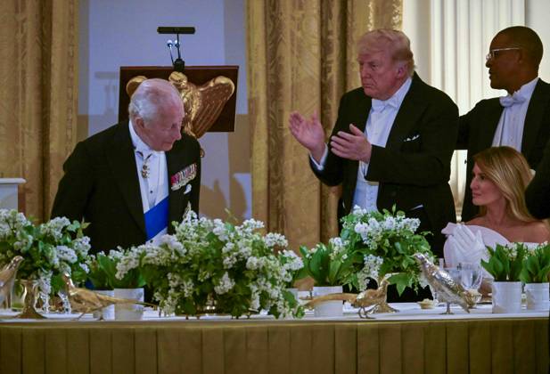 King Charles Attends White House Dinner WASHINGTON, DC - APRIL 28: President Donald Trump applauds Great Britain’s King Charles during a state dinner at the White House on Tuesday, April 28, 2026 in Washington, D.C. Charles spoke to a joint session of Congress earlier in the day, and attended several events with U.S. President Donald Trump. (Photo by Craig Hudson For The Washington Post) Washington DC United States  Copyright: xPool ABACAx