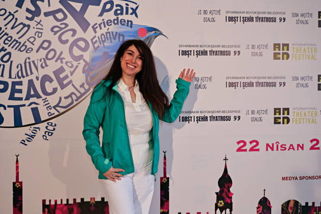 Director Berfin Zenderlioglu at the Amed International Theater Festival in Diyarbakir, Turkey - 28 Apr 2026 Director and actress Berfin Zenderlioglu is seen during the event. Renowned Kurdish director and actress Berfin Zenderlioglu attended the 11th Amed International Theater Festival, organized by the Diyarbak?r Metropolitan Municipality and the Amed City Theater in the Turkish city of Diyarbakir. Diyarbakir Turkey Copyright: xMehmetxMasumxSuerx xSOPAxImagesx Berfin03_MMSuer