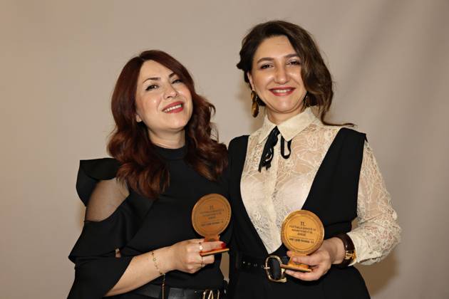 April 28, 2026, Diyarbakir, Turkey: Kurdish actress Ruges Kirici (R) is seen with actress Keval Sitqi (L). Renowned Kurdish actress and TV host Ruges Kirici attended the 11th Amed International Festival, organized by the Diyarbakir Metropolitan Municipality and the Amed City Theater in the city of Diyarbakir, Turkey..Renowned Kurdish actress and TV host Ruges (Ruge?) Kirici attended the 11th Amed International Festival, organized by the Diyarbakir Metropolitan Municipality and the Amed City Theater in the city of Diyarbakir, Turkey. Diyarbakir Turkey - ZUMAs197 20260428_aaa_s197_130 Copyright: xMehmetxMasumxSuerx