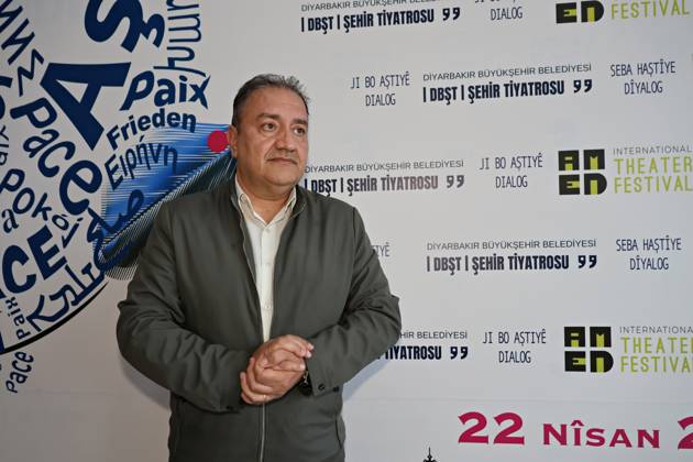 Dilshad Mustafa at the Amed International Theatre Festival in Diyarbakir, Turkey - 28 Apr 2026 Dr. Dilshad Mustafa is seen at Sezai Karakoc Culture Center. Dr. Dilshad Mustafa, a faculty member at the Department of Film at Sulaimani University in Iraq s Federal Kurdistan Region, participated in the 11th Amed International Theatre Festival organized by the Metropolitan Municipality of Diyarbakir, Turkey, and the Amed City Theatre. Mustafa participated as a speaker in a panel on Performing Theatre under War Conditions . Diyarbakir Turkey Copyright: xMehmetxMasumxSuerx xSOPAxImagesx Dilshad01_MMSuer