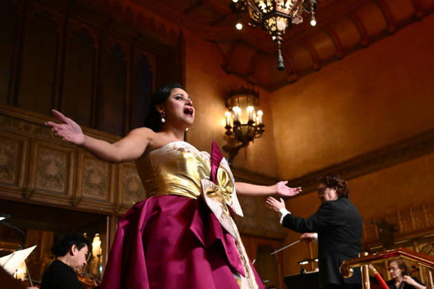 OPERA AUSTRALIA 70TH ANNIVERSARY, Australian soprano Stacey Alleaume performs for the public as part of Opera Australia™s 70th anniversary at the on the steps of the Regent Theatre in Melbourne, Wednesday, April 29, 2026. ( NO ARCHIVING MELBOURNE VICTORIA AUSTRALIA  Copyright: xJOELxCARRETTx 20260429120200059837