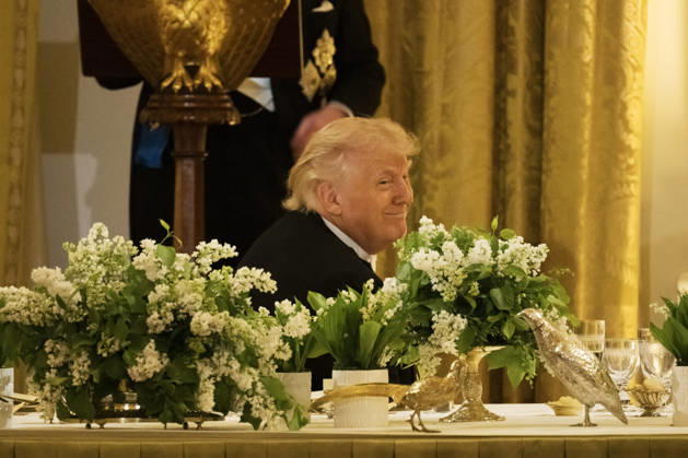 April 28, 2026, Washington, District Of Columbia, USA: WASHINGTON, DC - APRIL 28: President Donald Trump smiles as Great Britain™s King Charles gives remarks during a state dinner with President Donald Trump and First Lady Melania Trump at the White House on Tuesday, April 28, 2026 in Washington, D.C. Charles spoke to a joint session of Congress earlier in the day, and attended several events with U.S. President Donald Trump Washington USA - ZUMAs152 20260428_faa_s152_288 Copyright: xCraigxHudsonx-xPoolxviaxCNPx