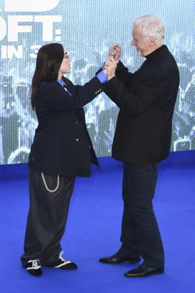Billie Eilish und James Cameron bei der Premiere des 3D-Konzertfilms Billie Eilish - Hit Me Hard and Soft: The Tour im Odeon Luxe Leicester Square. London, 28.04.2026