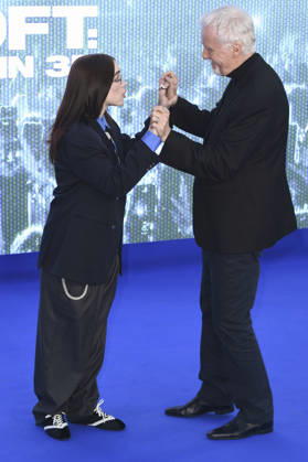 Billie Eilish und James Cameron bei der Premiere des 3D-Konzertfilms Billie Eilish - Hit Me Hard and Soft: The Tour im Odeon Luxe Leicester Square. London, 28.04.2026