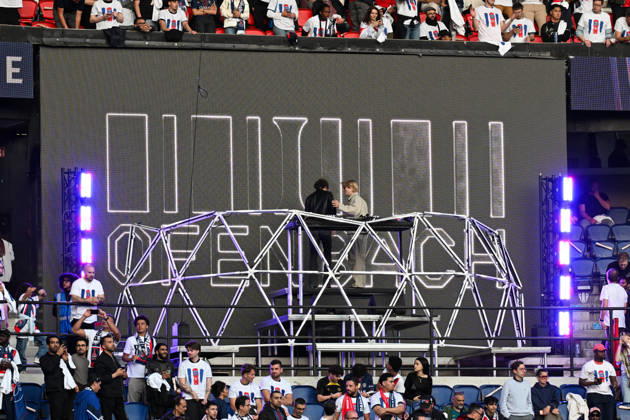 Ofenbach duo perform live before PSG Bayern Ofenbach live before PSG Bayern soccer Match, Champions League Ofenbach PSG vs Bayern Munich in Parc des Princes, Paris, France, on 28 April, 2026 28 04 2026 Paris, FRANCE 455477 2026 04 28 PARIS France  Copyright: xL.Urmanx xStarfacex STAR_455477_018