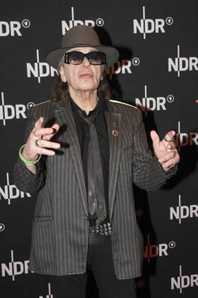 ABB LINDENBERG- Udo Gerhard Lindenberg auf dem roten Teppich bei der Kino Welt Premiere der ARD Dekou UDO Rebell Rockstar Ikone in der Astor Filmlounge in der Hafencity am 28.04.2026 in Hamburg Hamburg Deutschland