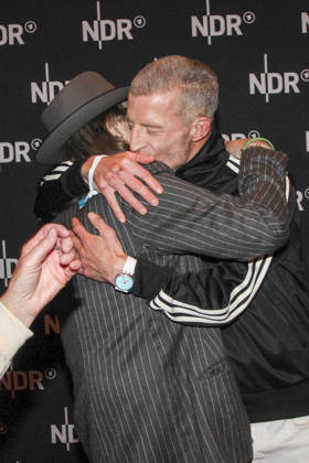 ABB LINDENBERG- Benjamin von Stuckrad-Barre Udo Lindenberg auf dem roten Teppich bei der Kino Welt Premiere der ARD Dekou UDO Rebell Rockstar Ikone in der Astor Filmlounge in der Hafencity am 28.04.2026 in Hamburg Hamburg Deutschland