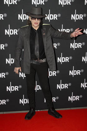 ABB LINDENBERG- Udo Gerhard Lindenberg auf dem roten Teppich bei der Kino Welt Premiere der ARD Dekou UDO Rebell Rockstar Ikone in der Astor Filmlounge in der Hafencity am 28.04.2026 in Hamburg Hamburg Deutschland