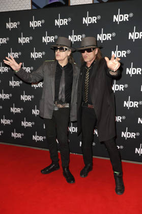 Udo Lindenberg mit Double bei der Premiere des ARD-Dokumentarfilms Udo! Rebell. Rockstar. Ikone. in der Astor Filmlounge Hafencity. Hamburg, 28.04.2026