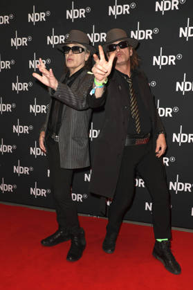 Udo Lindenberg mit Double bei der Premiere des ARD-Dokumentarfilms Udo! Rebell. Rockstar. Ikone. in der Astor Filmlounge Hafencity. Hamburg, 28.04.2026