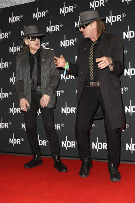 Udo Lindenberg mit Double bei der Premiere des ARD-Dokumentarfilms Udo! Rebell. Rockstar. Ikone. in der Astor Filmlounge Hafencity. Hamburg, 28.04.2026