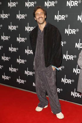 Max Giesinger bei der Premiere des ARD-Dokumentarfilms Udo! Rebell. Rockstar. Ikone. in der Astor Filmlounge Hafencity. Hamburg, 28.04.2026