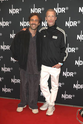 Max Giesinger und Benjamin von Stuckrad-Barre bei der Premiere des ARD-Dokumentarfilms Udo! Rebell. Rockstar. Ikone. in der Astor Filmlounge Hafencity. Hamburg, 28.04.2026