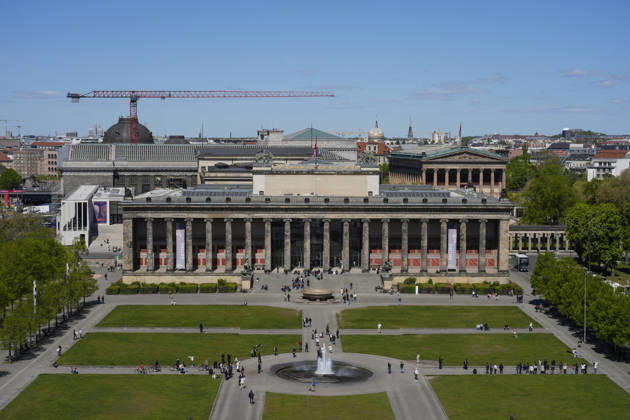 Die Säulenfront am Alten Museum im Lustgarten auf der Museumsinsel in Berlin-Mitte.