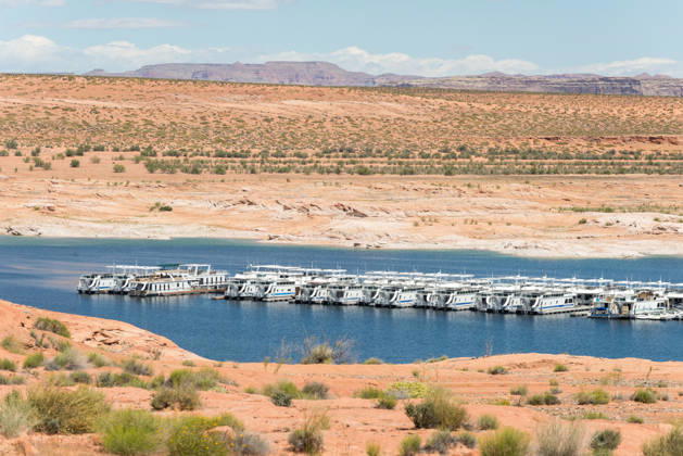 Lake Powell, AZ - 05 02 2017: Houseboats on Lake Amidst Arid Desert Oljato-Monument Valley, Arizona, United States R_YECJHG260428AE-2009868-01 EDITORIAL USE ONLY