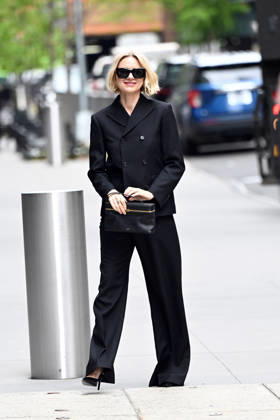 Naomi Watts poses for selfies with fans outside ABC studios in New York. Watts was spotted in a chic black suit and Celine sunglasses and bag Featuring: Naomi Watts Where: New York City, New York, United States When: 29 Apr 2026 Credit: Elder Ordonez INSTARimages EDITORIAL USE ONLY. NOT FOR USE BY NEWSPAPERS BASED IN THE UK. Copyright: xx instar55653346
