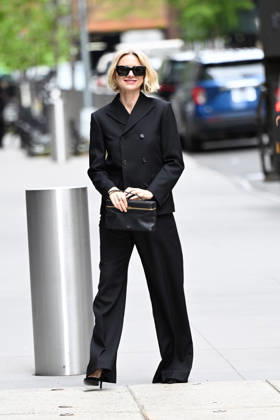 Naomi Watts poses for selfies with fans outside ABC studios in New York. Watts was spotted in a chic black suit and Celine sunglasses and bag Featuring: Naomi Watts Where: New York City, New York, United States When: 29 Apr 2026 Credit: Elder Ordonez INSTARimages EDITORIAL USE ONLY. NOT FOR USE BY NEWSPAPERS BASED IN THE UK. Copyright: xx instar55653347