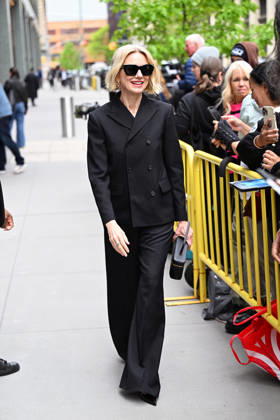 Naomi Watts poses for selfies with fans outside ABC studios in New York. Watts was spotted in a chic black suit and Celine sunglasses and bag Featuring: Naomi Watts Where: New York City, New York, United States When: 29 Apr 2026 Credit: Elder Ordonez INSTARimages EDITORIAL USE ONLY. NOT FOR USE BY NEWSPAPERS BASED IN THE UK. Copyright: xx instar55653354