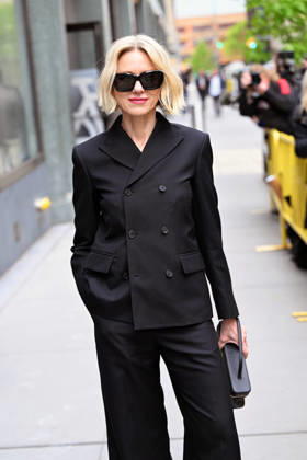 Naomi Watts poses for selfies with fans outside ABC studios in New York. Watts was spotted in a chic black suit and Celine sunglasses and bag Featuring: Naomi Watts Where: New York City, New York, United States When: 29 Apr 2026 Credit: Elder Ordonez INSTARimages EDITORIAL USE ONLY. NOT FOR USE BY NEWSPAPERS BASED IN THE UK. Copyright: xx instar55653355