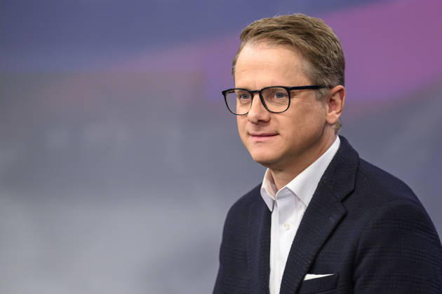 v.l.: Carsten Linnemann, CDU (Generalsekretär) , GER, Berlin, Studio, zu Gast bei Maischberger, politische Talkshow, TV, Format, mit Moderatorin Sandra Maischberger, Das Erste, aus Adlershof Am Studio 20, 29. April 2026, Copyright: HMBxMedia UwexKoch