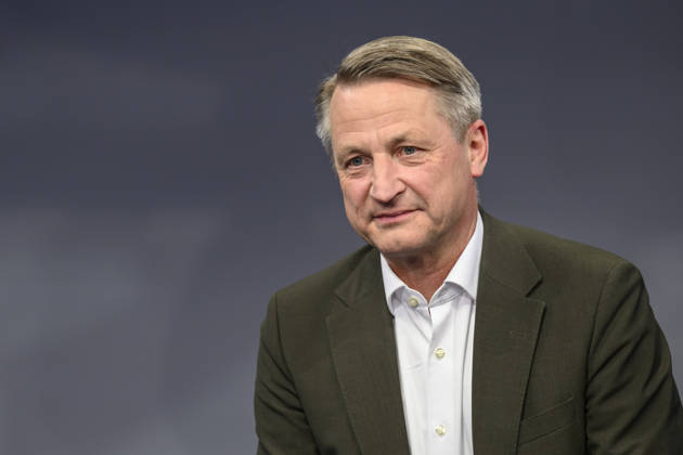 v.l.: Nikolaus Blome (Politikchef RTL ntv) , GER, Berlin, Studio, zu Gast bei Maischberger, politische Talkshow, TV, Format, mit Moderatorin Sandra Maischberger, Das Erste, aus Adlershof Am Studio 20, 29. April 2026, Copyright: HMBxMedia UwexKoch