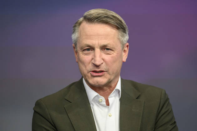 v.l.: Nikolaus Blome (Politikchef RTL ntv) , GER, Berlin, Studio, zu Gast bei Maischberger, politische Talkshow, TV, Format, mit Moderatorin Sandra Maischberger, Das Erste, aus Adlershof Am Studio 20, 29. April 2026, Copyright: HMBxMedia UwexKoch