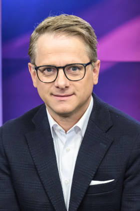 v.l.: Carsten Linnemann, CDU (Generalsekretär) , GER, Berlin, Studio, zu Gast bei Maischberger, politische Talkshow, TV, Format, mit Moderatorin Sandra Maischberger, Das Erste, aus Adlershof Am Studio 20, 29. April 2026, Copyright: HMBxMedia UwexKoch