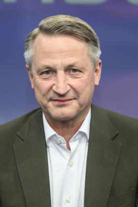 v.l.: Nikolaus Blome (Politikchef RTL ntv) , GER, Berlin, Studio, zu Gast bei Maischberger, politische Talkshow, TV, Format, mit Moderatorin Sandra Maischberger, Das Erste, aus Adlershof Am Studio 20, 29. April 2026, Copyright: HMBxMedia UwexKoch