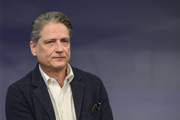 v.l.: Jakob Augstein (Verleger, Der Freitag), GER, Berlin, Studio, zu Gast bei Maischberger, politische Talkshow, TV, Format, mit Moderatorin Sandra Maischberger, Das Erste, aus Adlershof Am Studio 20, 29. April 2026, Copyright: HMBxMedia UwexKoch