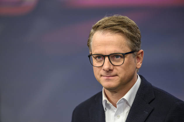 v.l.: Carsten Linnemann, CDU (Generalsekretär) , GER, Berlin, Studio, zu Gast bei Maischberger, politische Talkshow, TV, Format, mit Moderatorin Sandra Maischberger, Das Erste, aus Adlershof Am Studio 20, 29. April 2026, Copyright: HMBxMedia UwexKoch