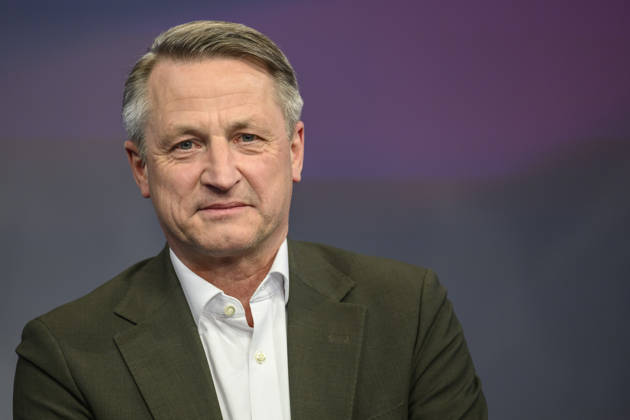 v.l.: Nikolaus Blome (Politikchef RTL ntv) , GER, Berlin, Studio, zu Gast bei Maischberger, politische Talkshow, TV, Format, mit Moderatorin Sandra Maischberger, Das Erste, aus Adlershof Am Studio 20, 29. April 2026, Copyright: HMBxMedia UwexKoch