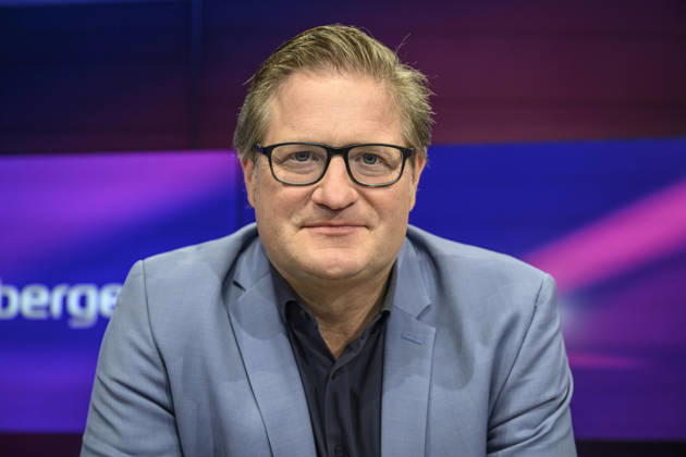 v.l.: Michael Bröcker (Table.Briefings), GER, Berlin, Studio, zu Gast bei Maischberger, politische Talkshow, TV, Format, mit Moderatorin Sandra Maischberger, Das Erste, aus Adlershof Am Studio 20, 29. April 2026, Copyright: HMBxMedia UwexKoch